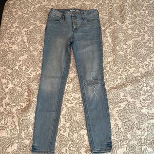 Old Navy Rockstar Super Skinny High Rise light wash distressed denim- Size 6